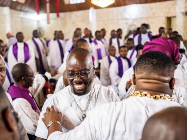 SCAM ALERT: Post falsely claim Obi Cubana is celebrating mother’s funeral with cash gift